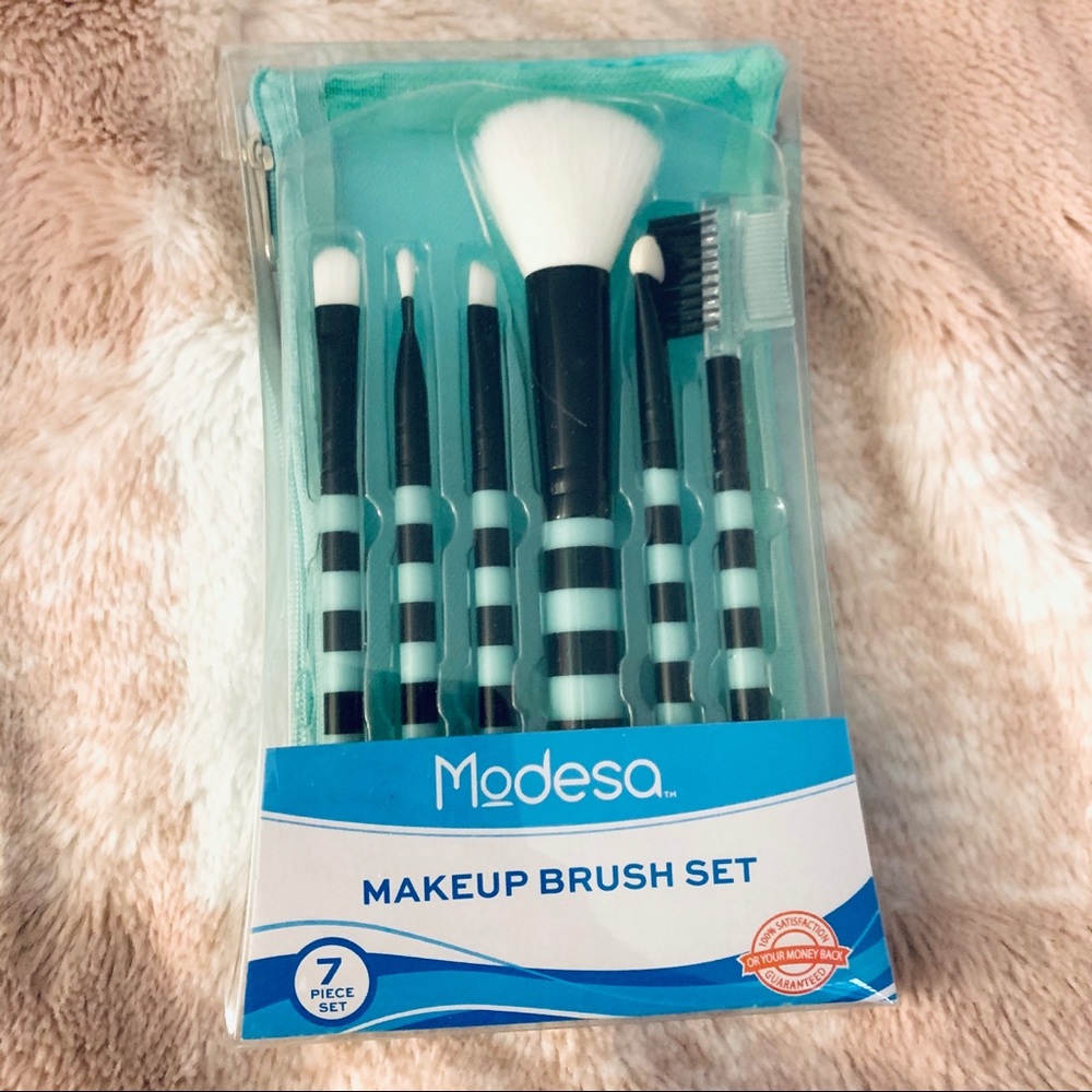 7 piece New makeup brush set